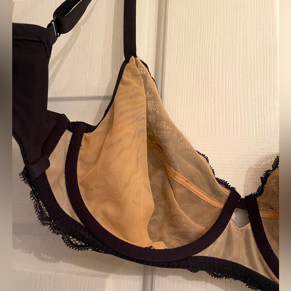 Calvin Klein Women's Seductive Comfort Unlined Lace Bra - Picture 4 of 15